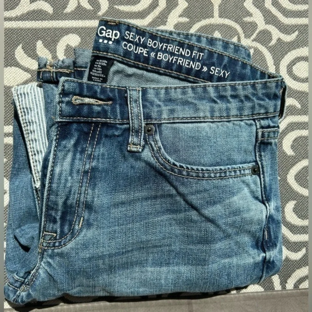 💋Gap Sexy boyfriend fit coupe jeans 👖 distressed patches crop 2